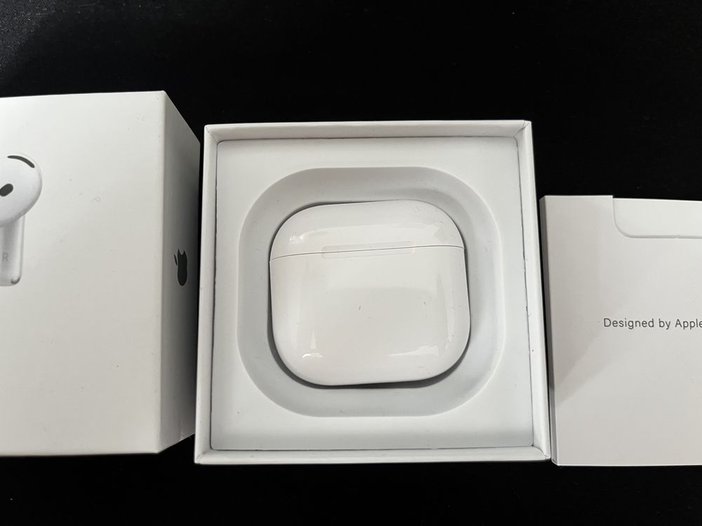 Sluchawki Airpods 4 (ANC)