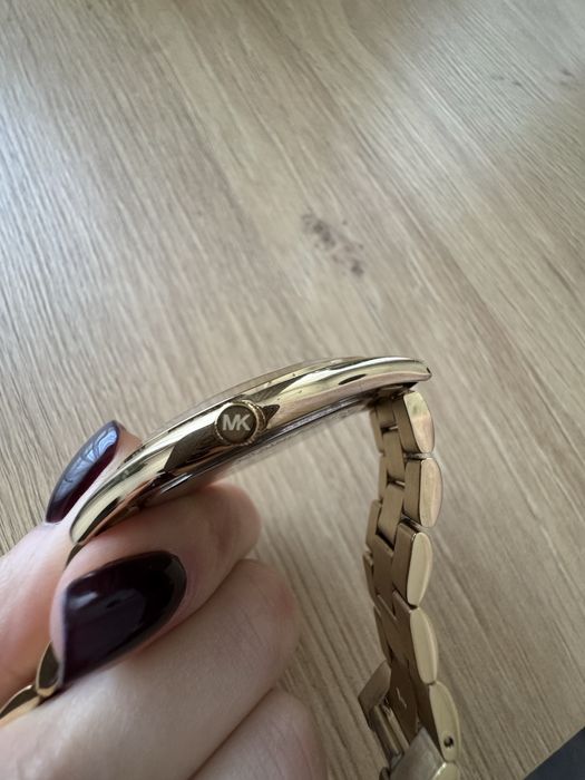 Złoty zegarek na bransolecie Michael Kors