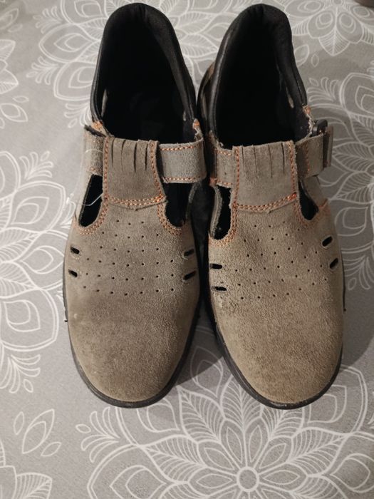 Сандалі, кросівки робочі 40розмір