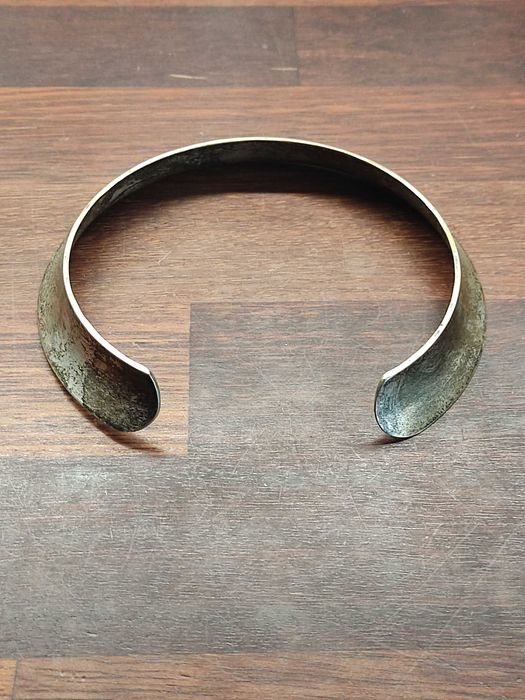 Masywna sztywna profilowana obroża na szyję kolia vintage