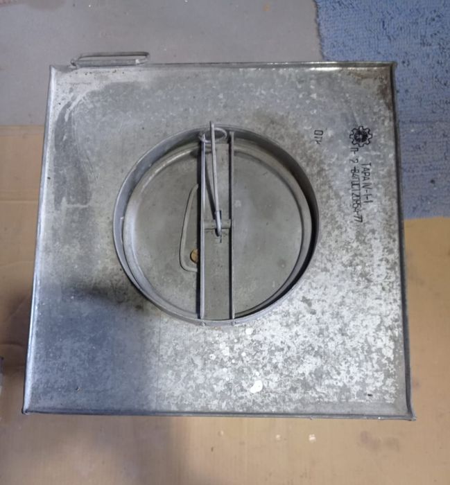 Metalowy kanister na paliwo