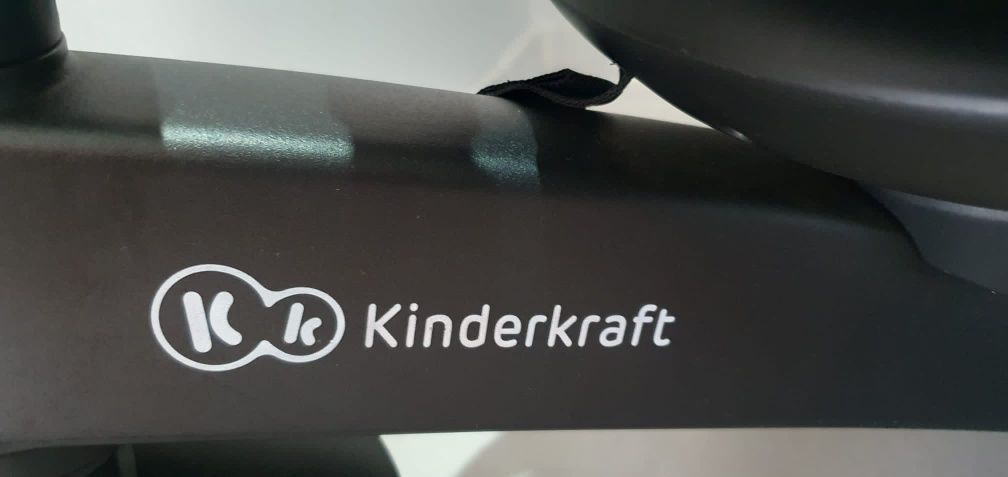 Kinderkraft EasyTwist - trójkołowy rowerek z obrotowym siedziskiem