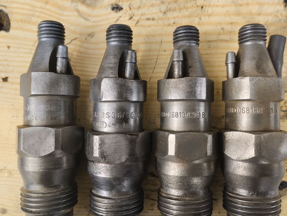 Форсунка дизельна механічна Volkswagen 068130201B 1.6td td