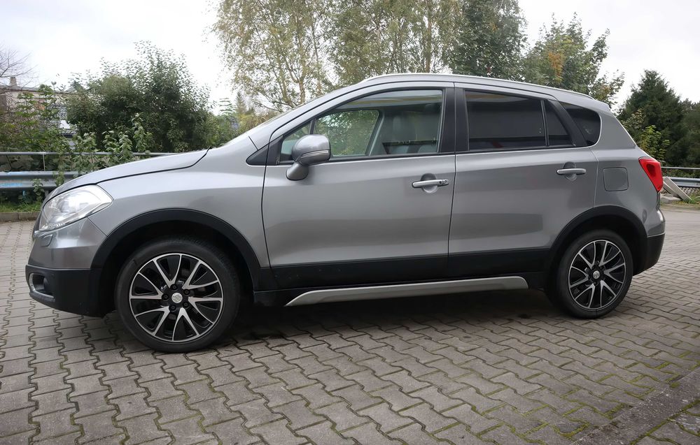 Suzuki SX4      2013