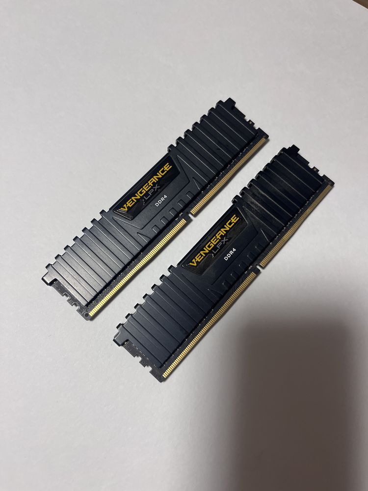 Оперативна пам'ять Corsair DDR4 8GB (2x4GB) 2666Mhz Vengeance LPX Б/У