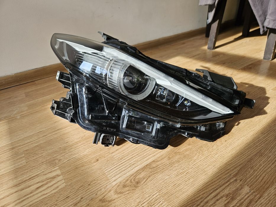 Lampa prawa przód Mazda 3 BP IV wersja europejska