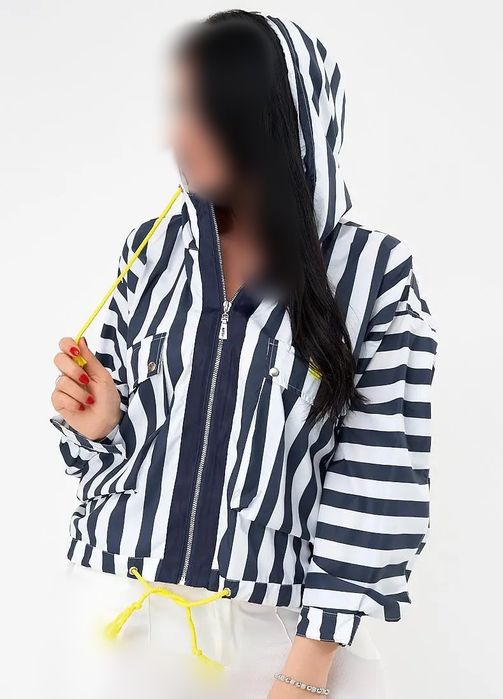 Продається вітровка жіноча