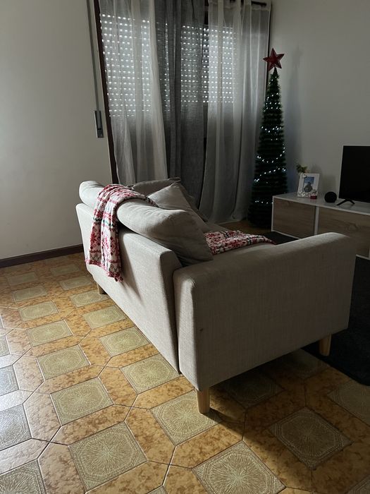 Sofá de dois lugares