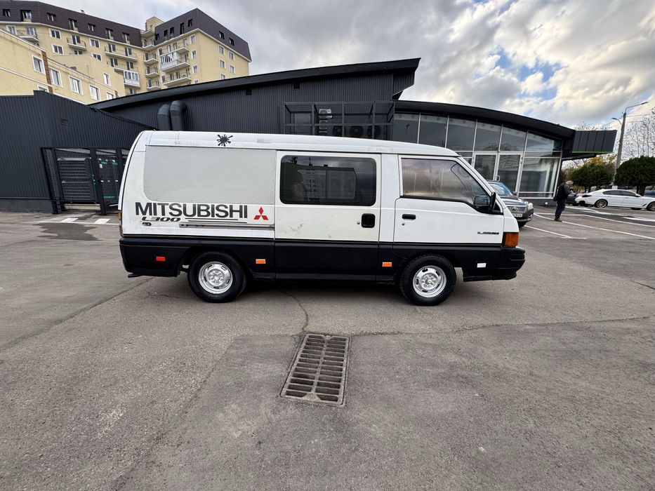 Продам Митсубиси L300 пасажирский бус 8+1
