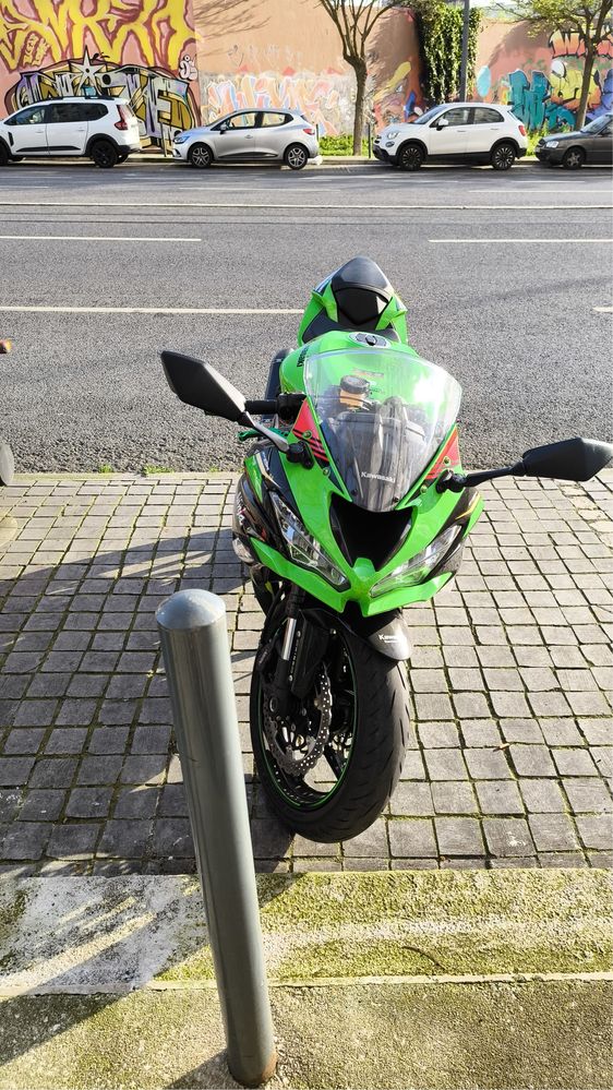 Kawasaki ZX-6R 2021 • 4.400 km • Akrapovic Carbono • Quickshifter