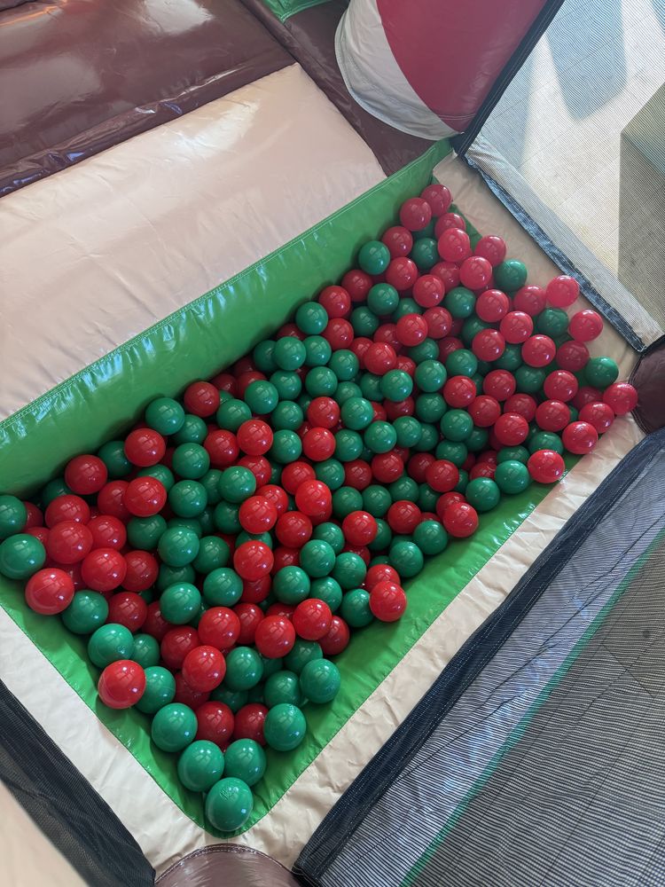 Dmuchańce na wynajem dla dzieci młodzieży i dorosłych. Piana party!