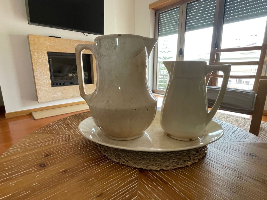 Jarras e travessa muito antigas da fábrica Lufapo