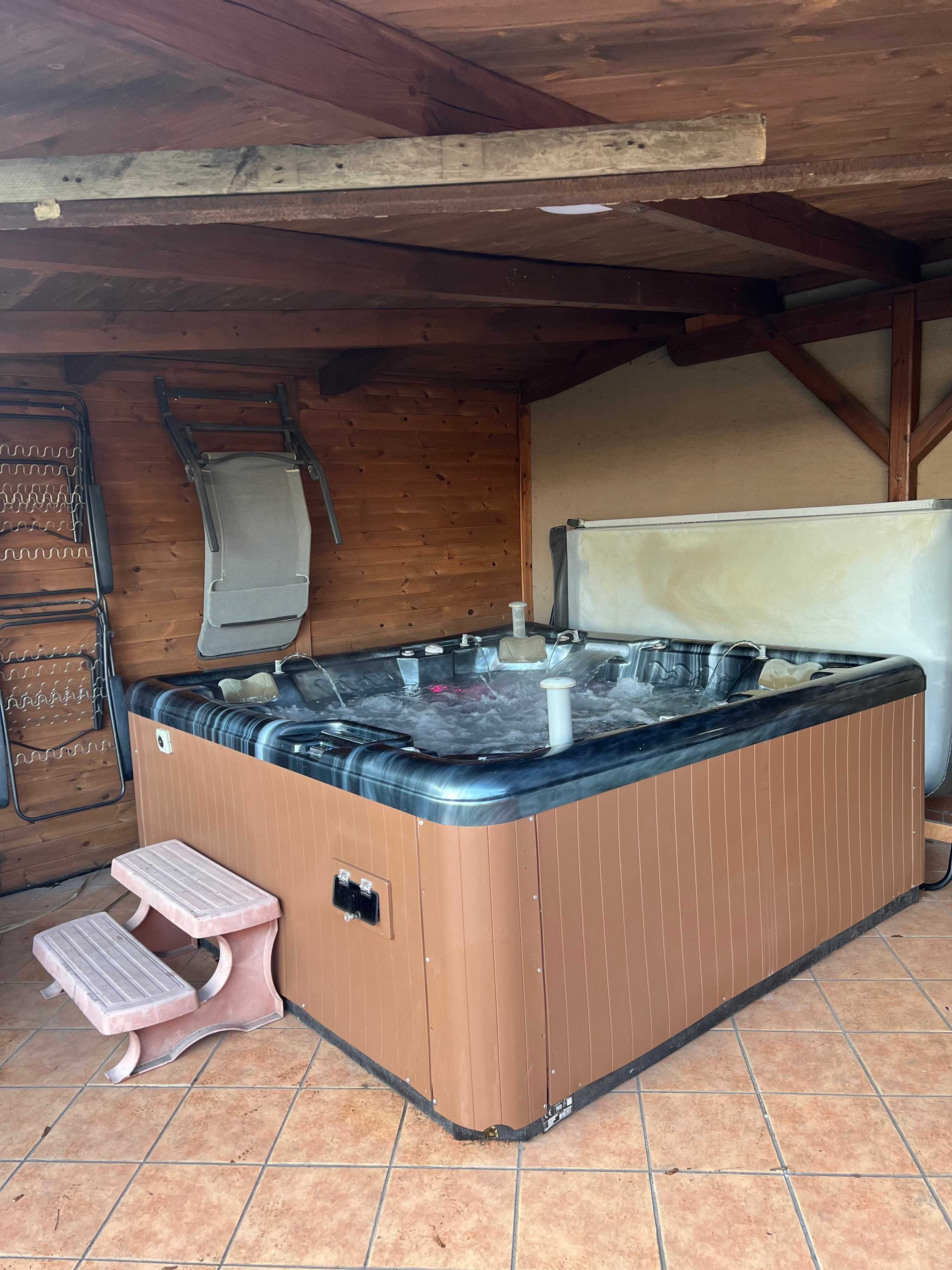 Jacuzzi Leisure Bay Spas 6-osobowe