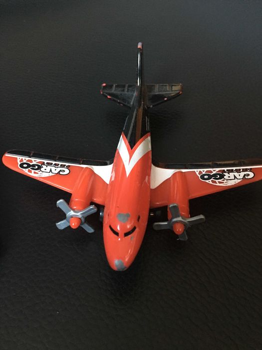 9 carrinhos & avião & skate = 5 EUR