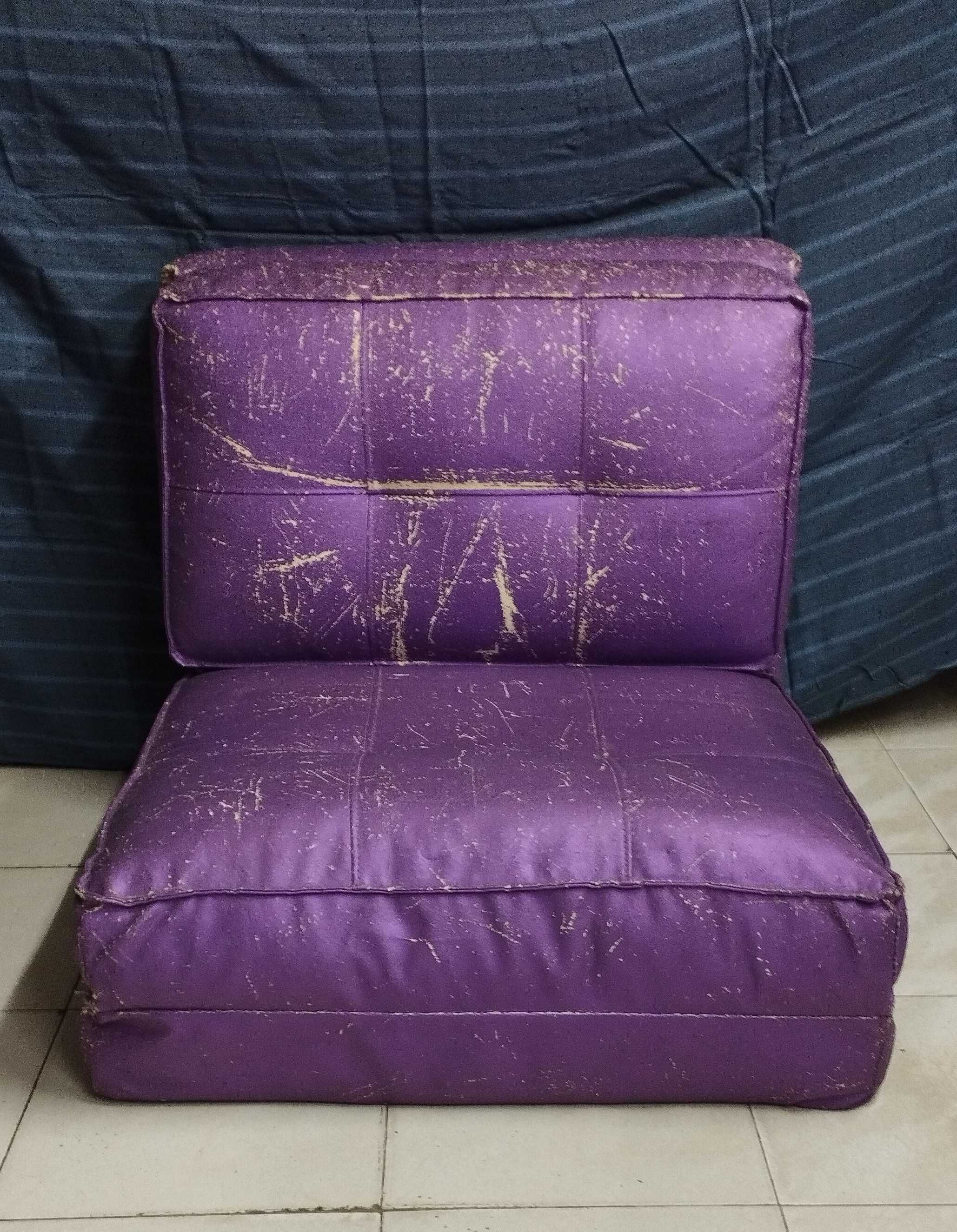 Puff sofá dá para estar sentado ou abrir