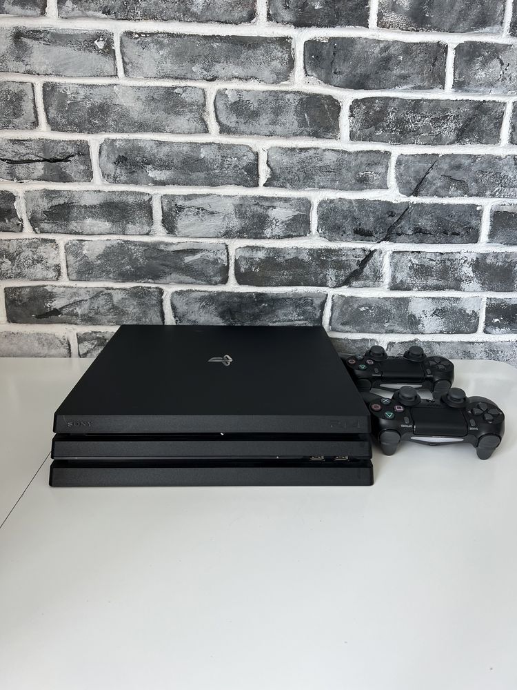 Ps4 pro 1 tb - 14 игр / 2 джойстика - как Новая