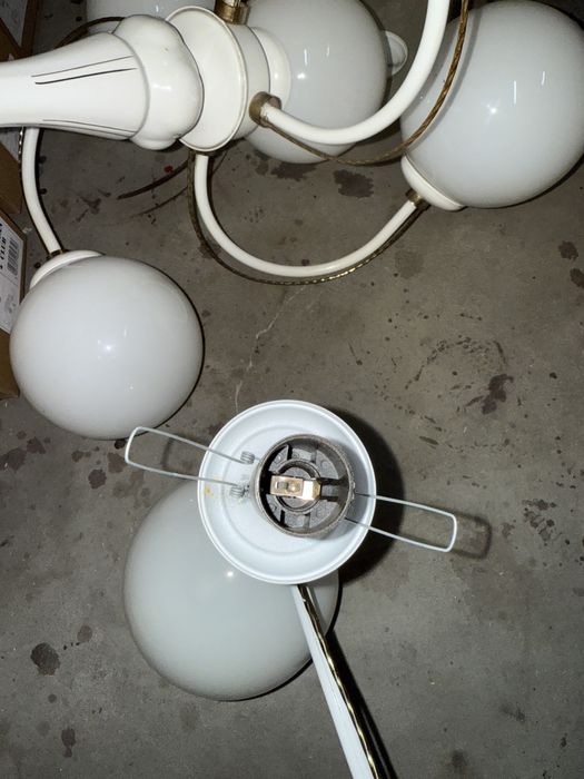 Lampa sufitowa biała z białymi kloszami + dwa kinkiety