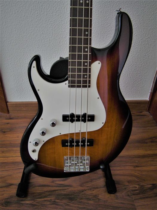 Vendo baixo Samick (para canhotos) + combo Roland