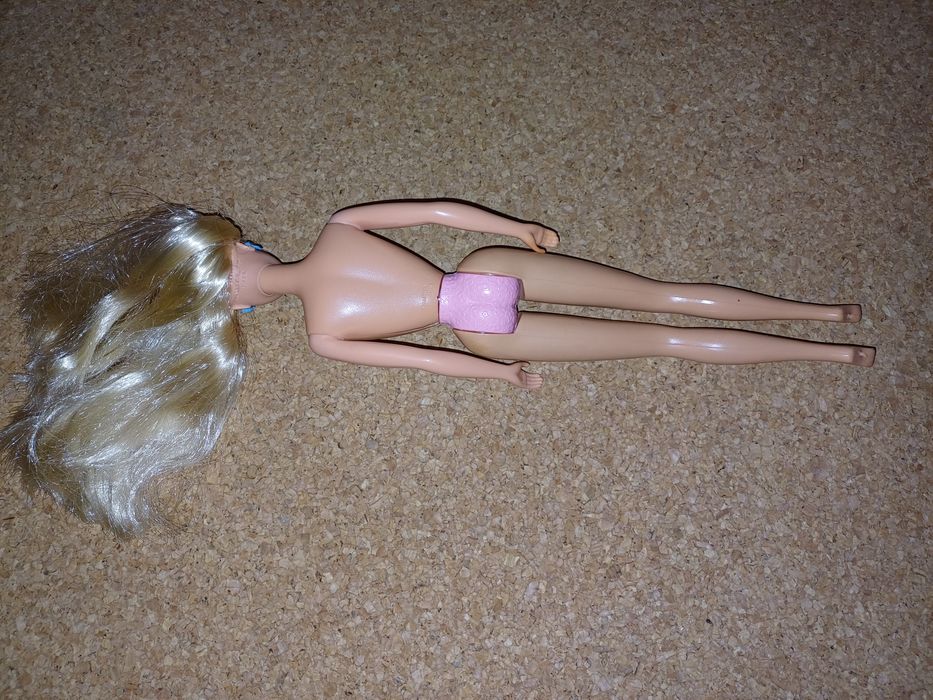 Barbie Vintage, ano 1976.
Mattel. 
Barbie com roupa original, calçado