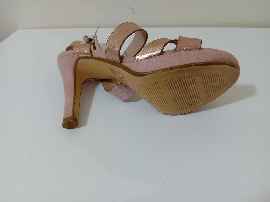 Sandálias mulher
Tamanho 35