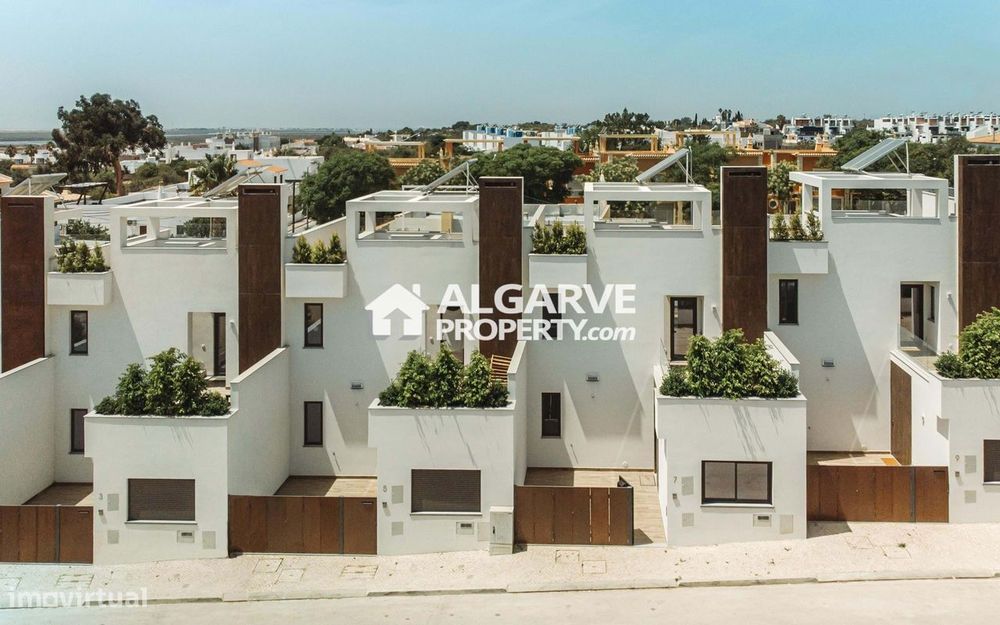 Moradias com 3 quartos nova à venda na Fuseta, Algarve.