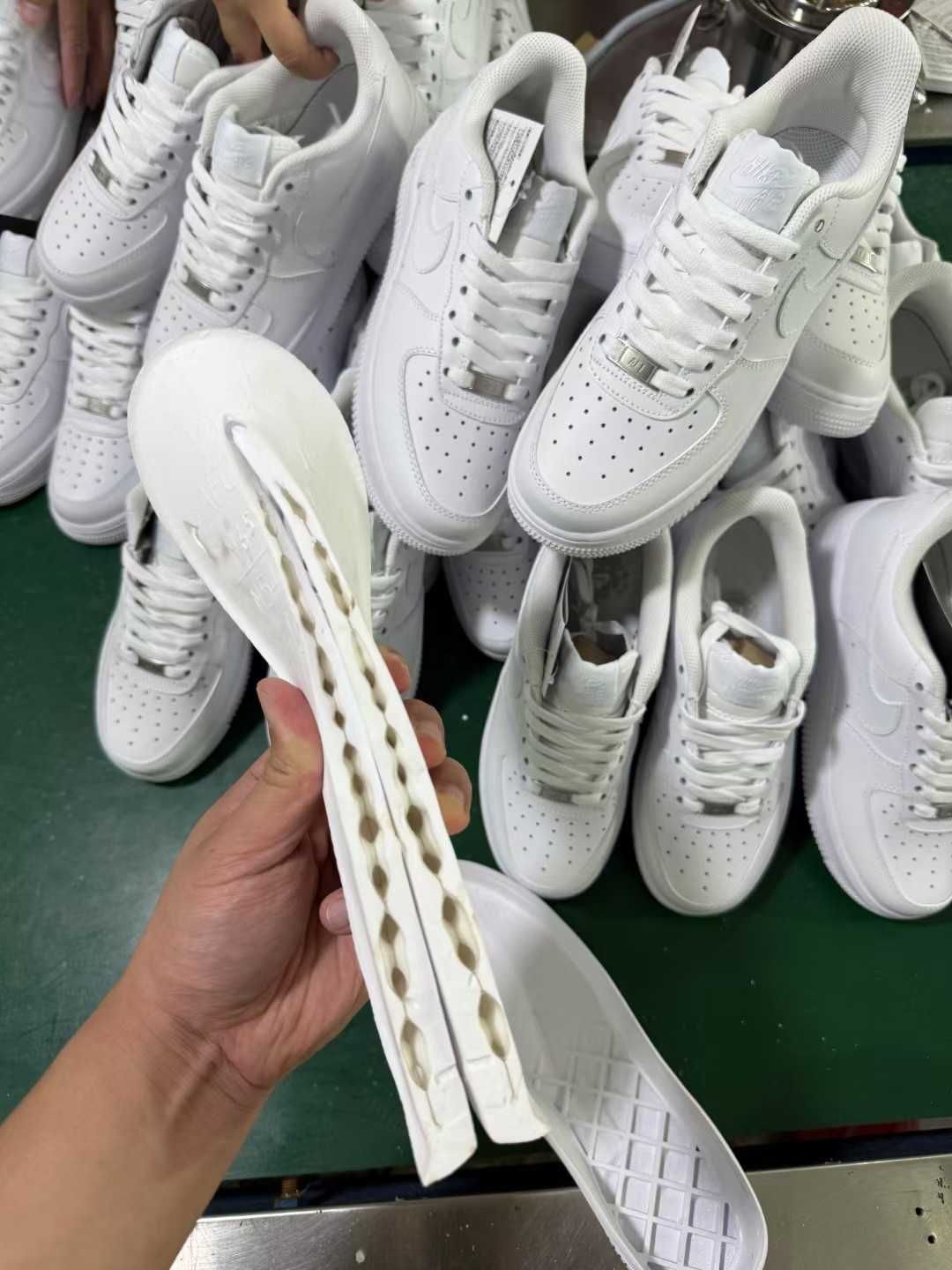 Nieużywane - Nowe buty, AirForce1LowWhite (Biały), Rozmiar 40