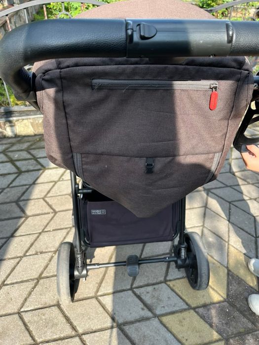 Прогулянкова коляска