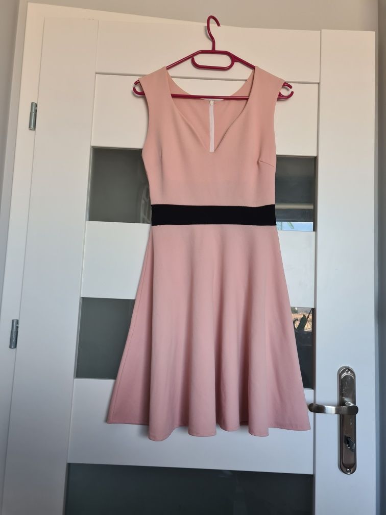 Sukienka różowa rozkloszowany z czarnym pasem bolerko m 38 krótka