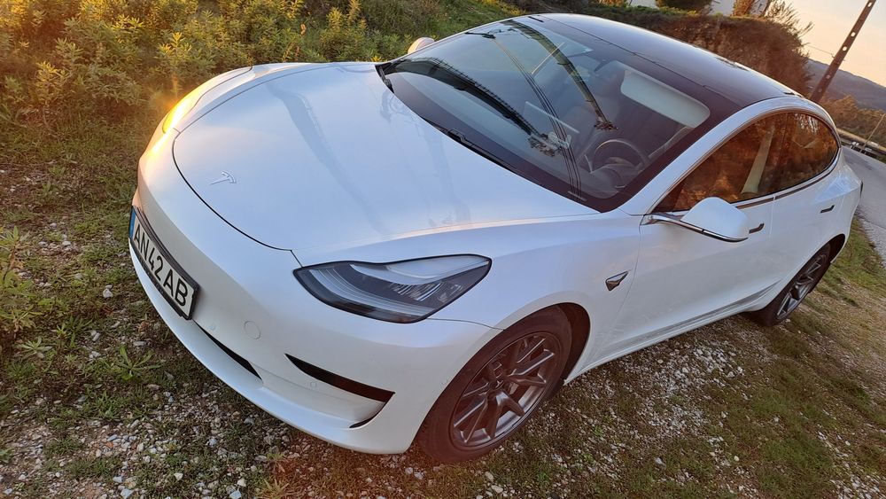 Tesla Model 3 Automovel de garagem