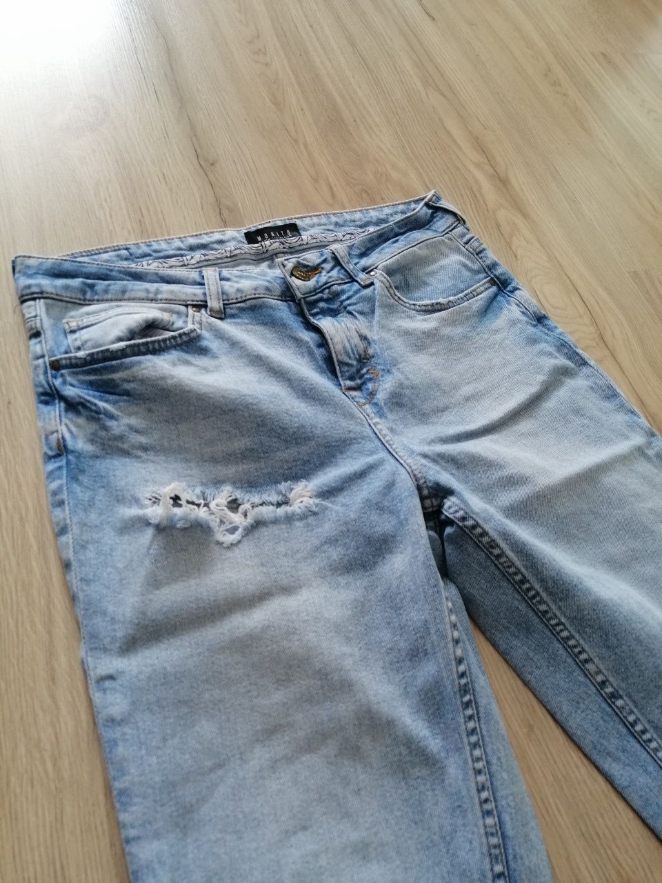 Jasne jeansy Mohito r 38