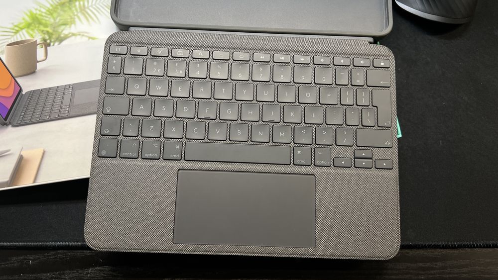 Logitech Combo Touch iPad Air (4th & 5th generation)