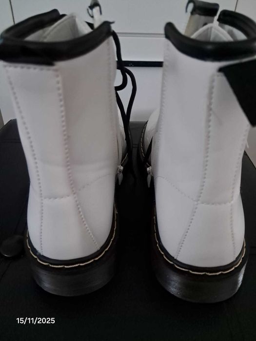Vendo Botas Brancas tipo tropa - Tamanho 41