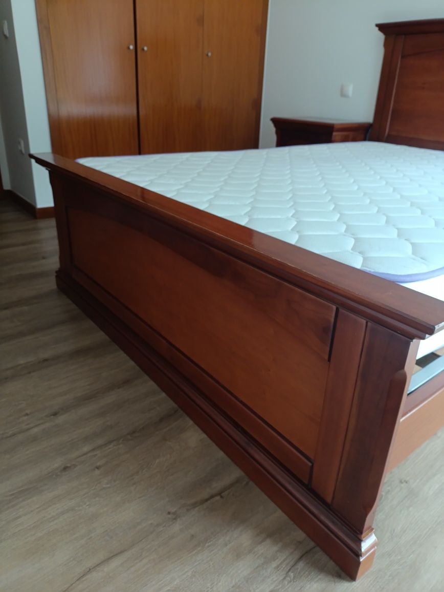 Mobília de quarto de casal em cerejeira
