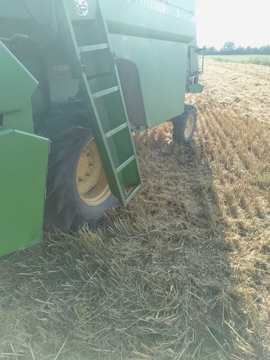 Комбайн Джон ДІР 1042