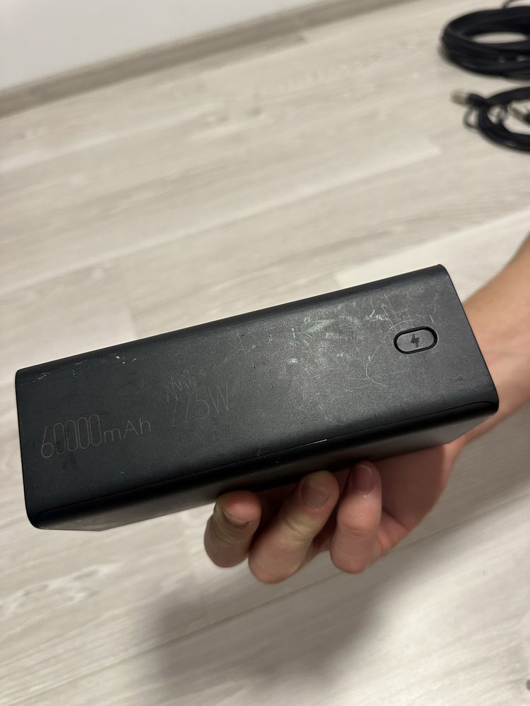Продаю стійку для мікрофонів, тримач для смартфона та павербанк.