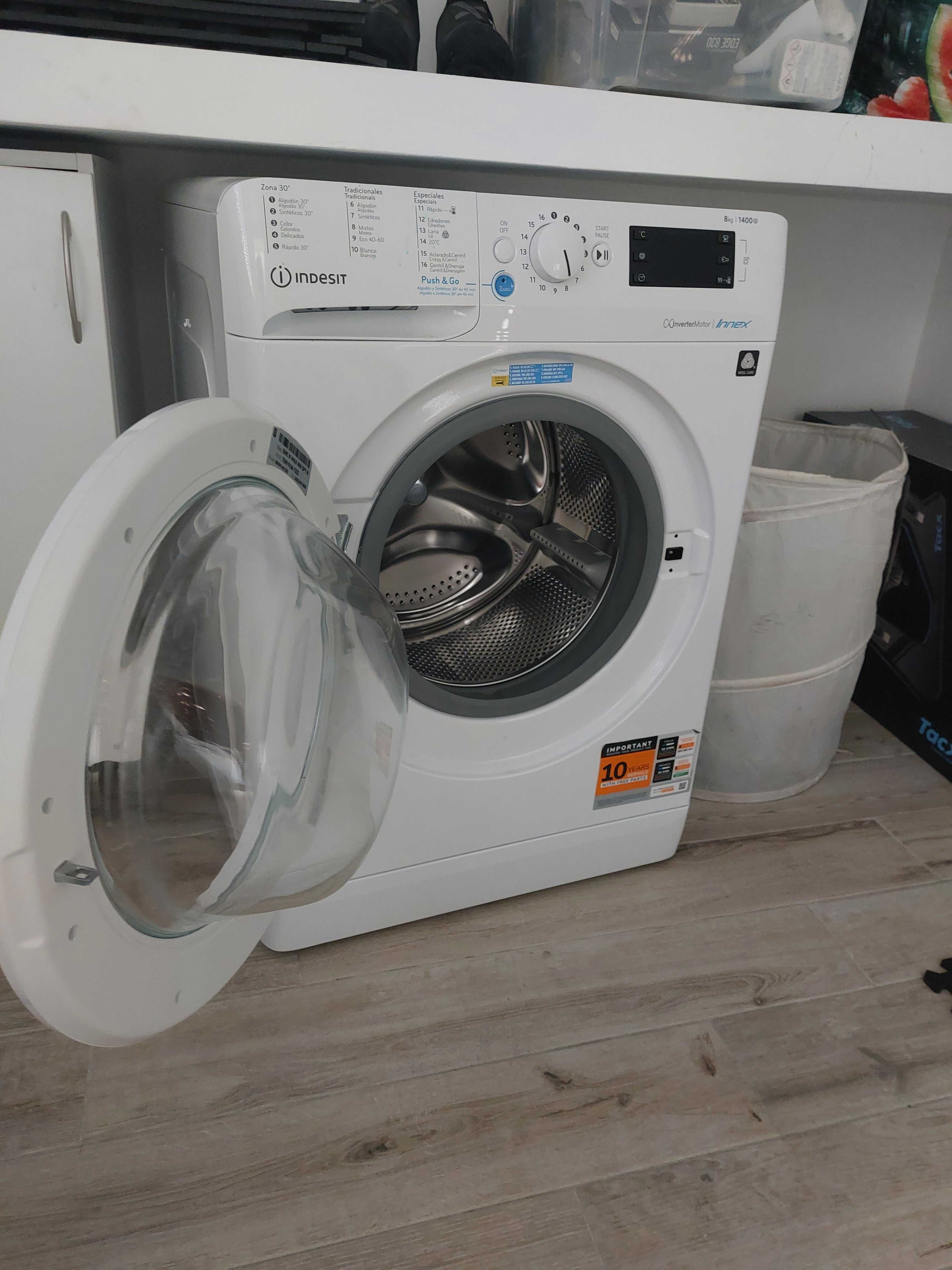 Máquina de Lavar Roupa Indesit