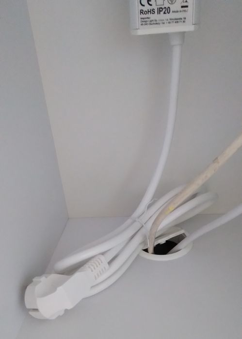 Nowy przedłużacz wpuszczany w blat 230 V Lift Box