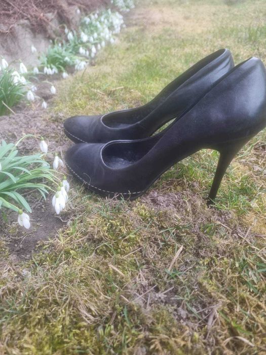 Шкіряні туфлі на шпильці