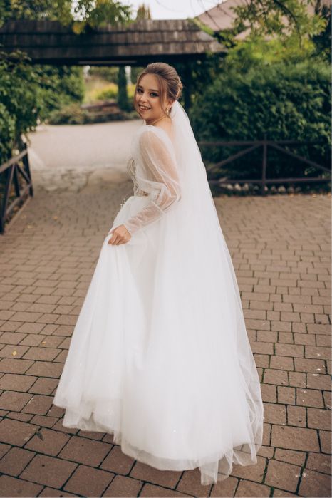 Весільна сукня