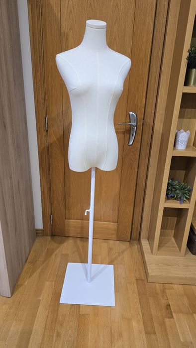 Vendo manequim novo 50 euros