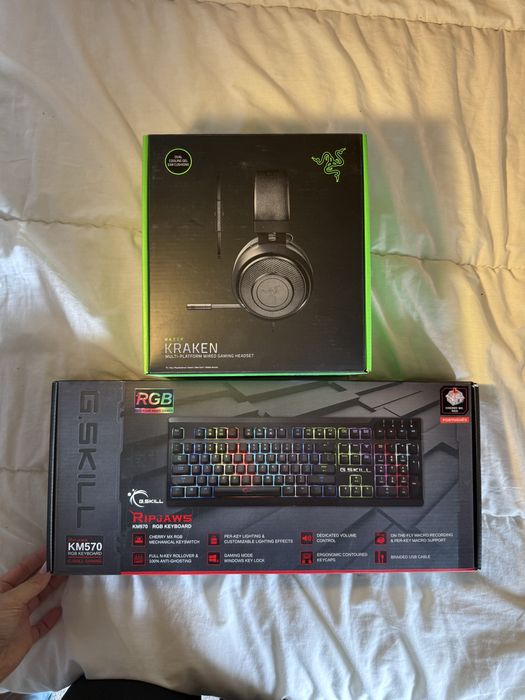Headset Razer e teclado mecânico