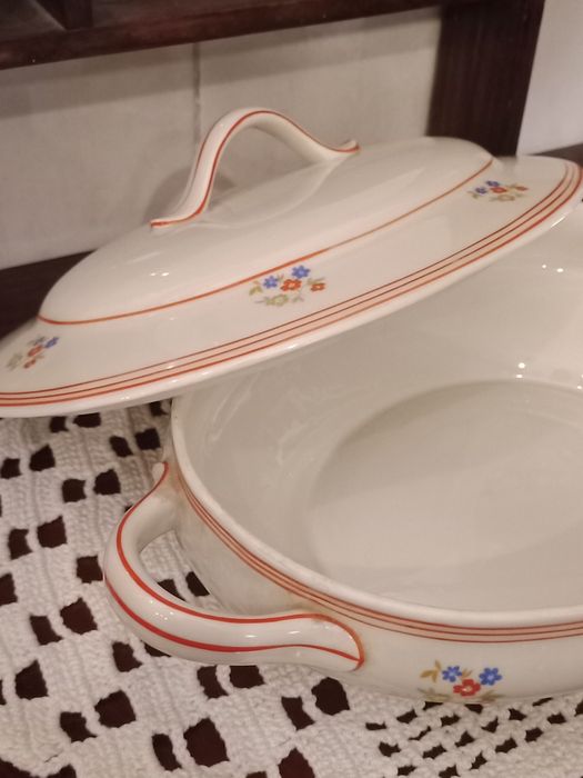 Terrina ou prato coberto fábrica de loiça Vista Alegre