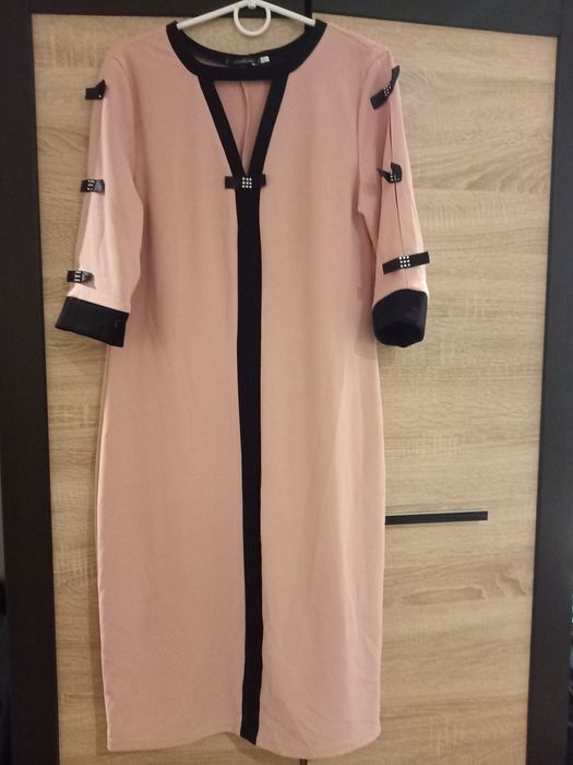 Продам платья и комбинезон