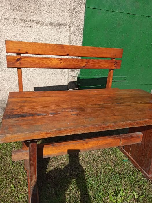 Ławka i stół z drewna