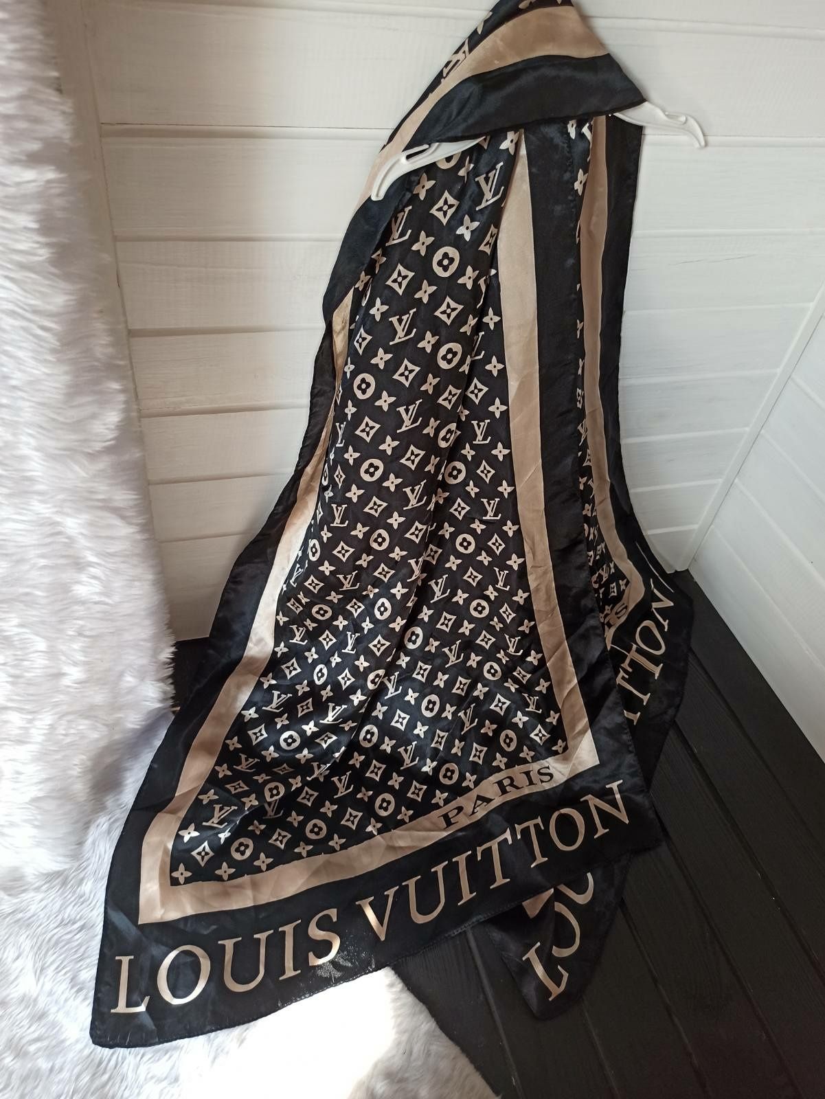 Шовковий платок шарф палантин Louise Vuitton