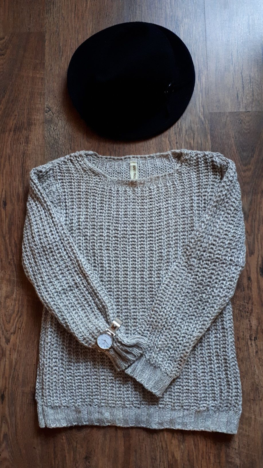 Beżowy gruby sweter
