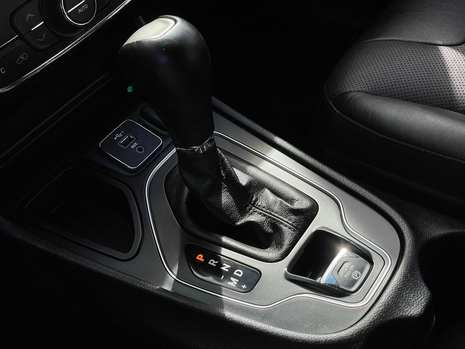 Jeep Cherokee 2021 бензин 3.2