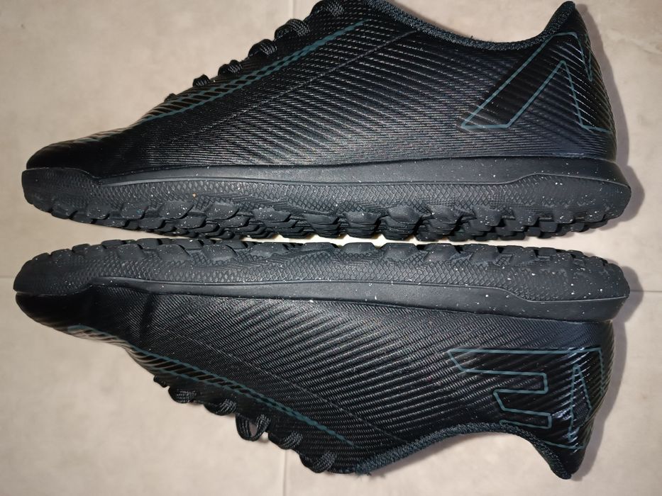 Футбольні бутси, сороконіжки  Nike 36,5 р