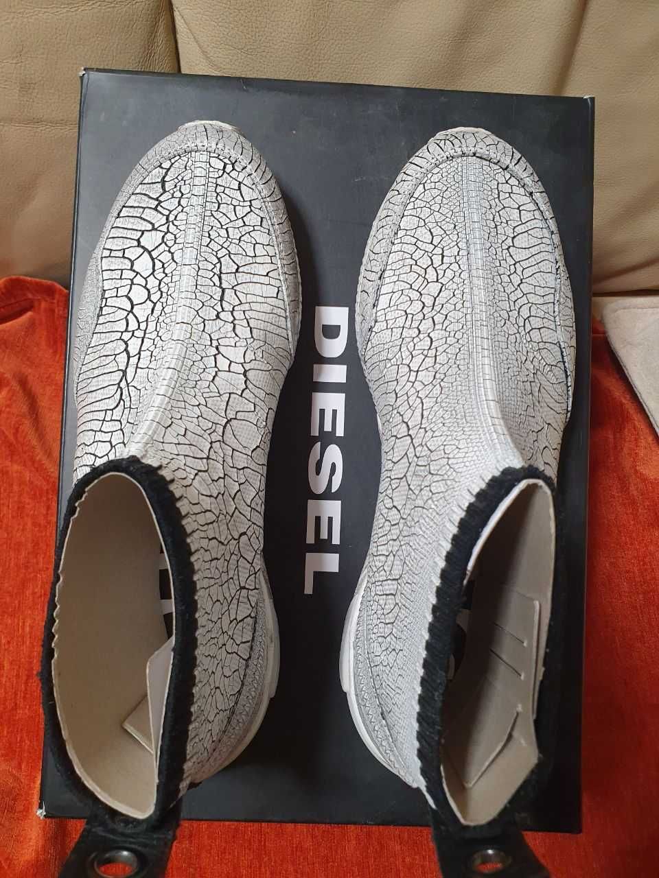 Продам необычные женские кроссовки кеды от бренда Diesel ( Italy )