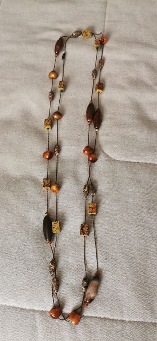 Colar pendentes tons castanhos dourados